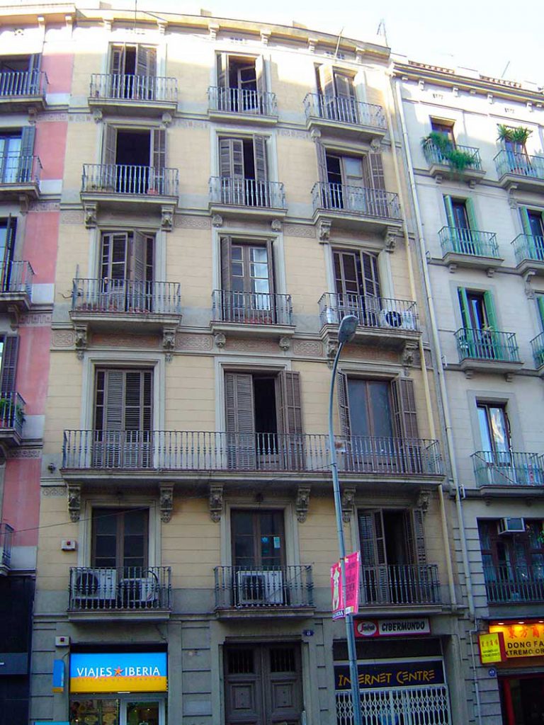 Reforma edificio entre medianeras
Barcelona – Barcelona
Año: 2006