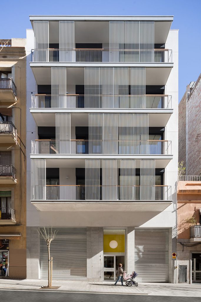 Edificio plurifamiliar de 9 viviendas, local comercial y aparcamiento
Barcelona – Barcelona
Año: 2017