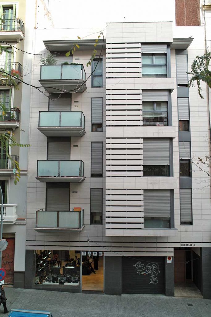 Edificio plurifamiliar entre medianeras para 8 viviendas.
Barcelona - Barcelona
2007