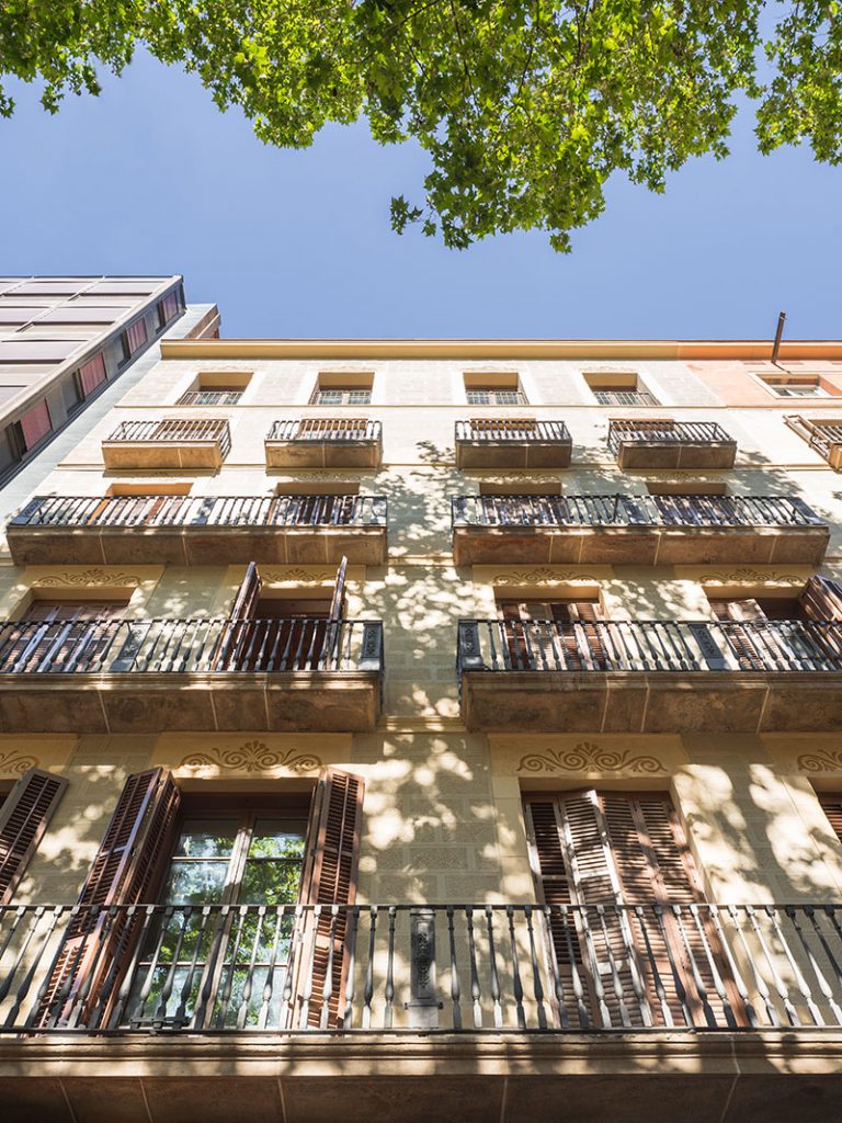 Reforma y ampliación de edificio plurifamiliar para 10 viviendas
Barcelona - Barcelona
2018